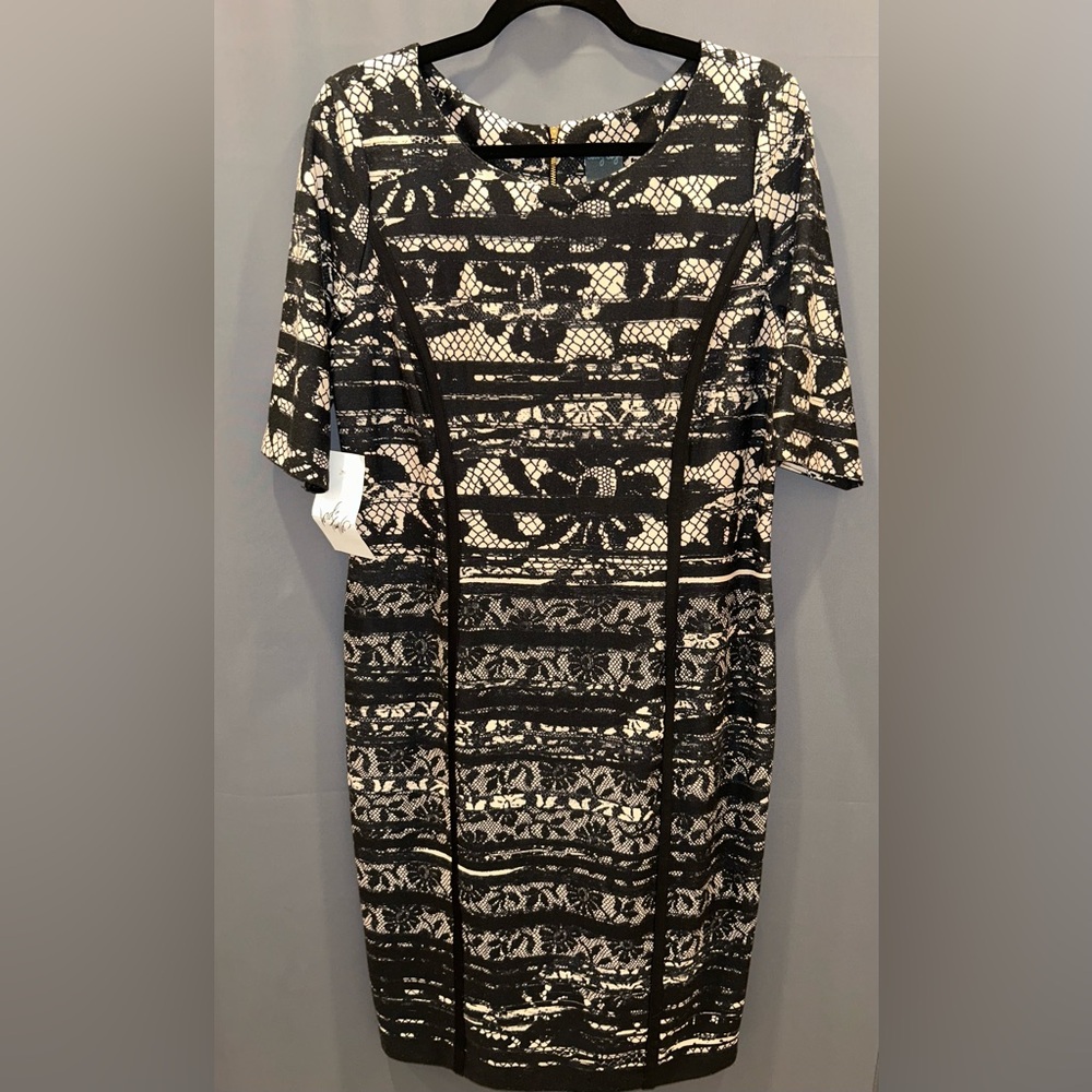 Gabby Skye Black and Cream Sheath Dress 3/4 Sleeve Crew Neck